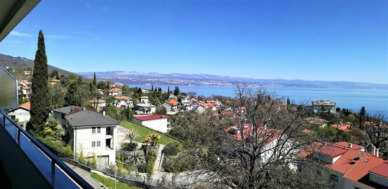 Leona Apartman Lovran