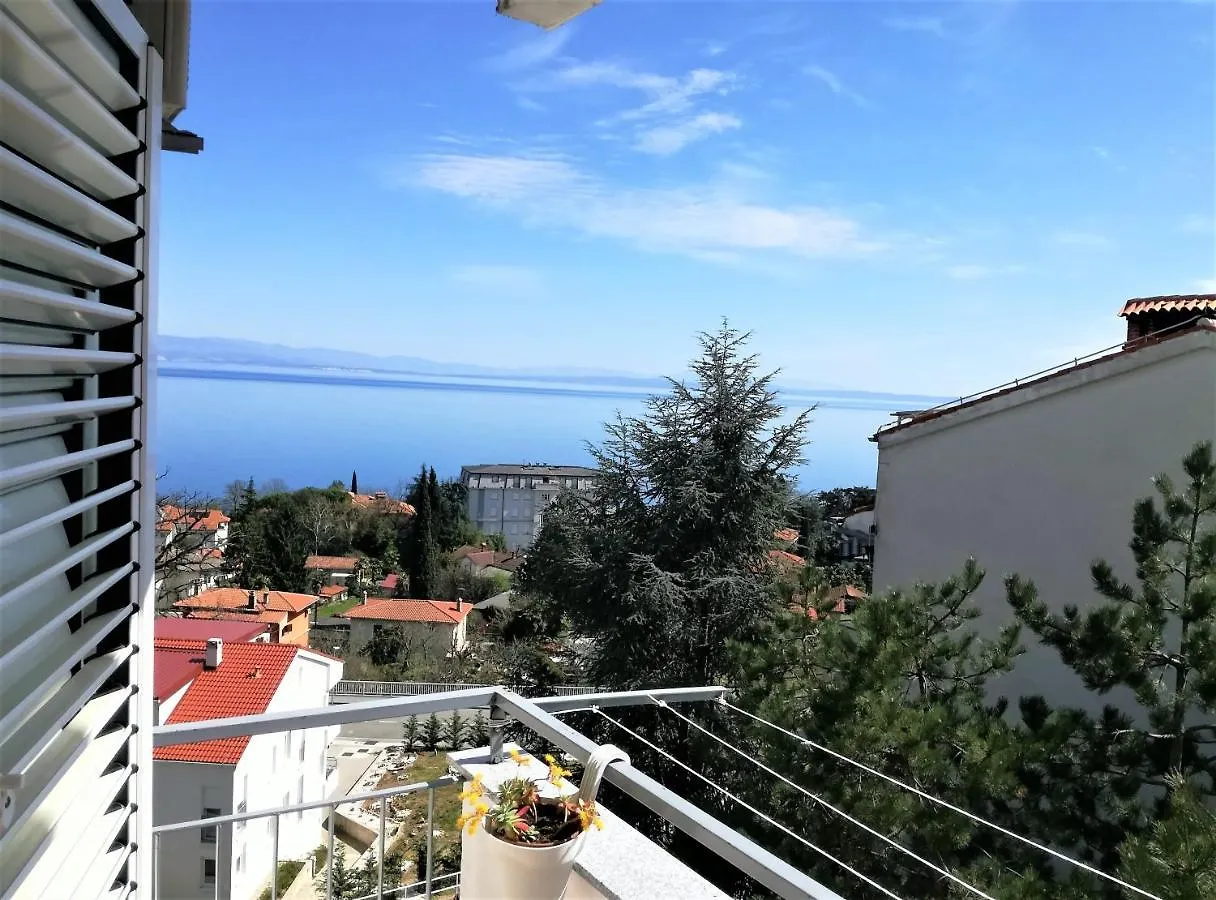 Leona Apartman Lovran